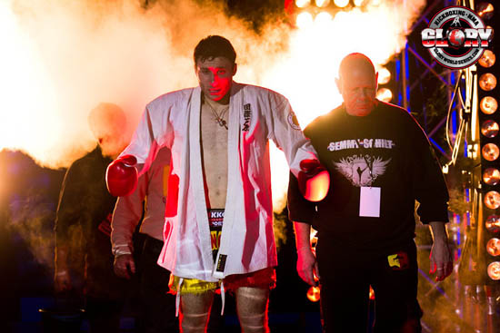 Давид Кирия выходит на бой