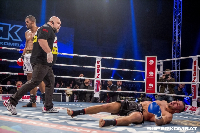 Павел Журавлев проиграл нокаутом