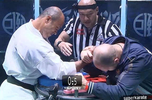 Федор Емельяненко уложил Франциско Филио Федор Емельяненко уложил Франциско Филио