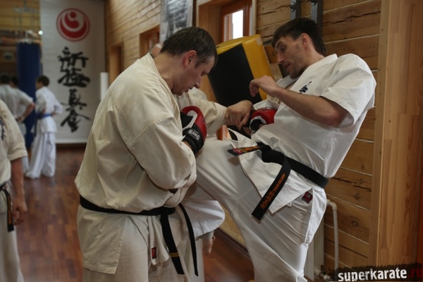 Хиза гери (удар коленом) от Романа Нестеренко Хиза гери (удар коленом) от Романа Нестеренко