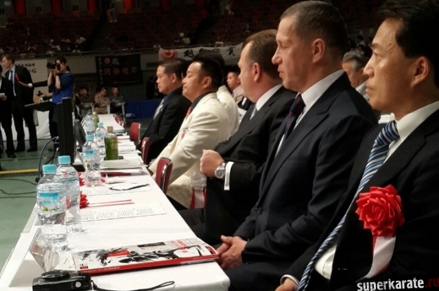 Шихан Юрий Трутнев на первом всеяпонском турнире контактного каратэ Шихан Юрий Трутнев на первом всеяпонском турнире контактного каратэ