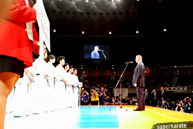 Шихан Юрий Трутнев на первом всеяпонском турнире контактного каратэ Шихан Юрий Трутнев на первом всеяпонском турнире контактного каратэ