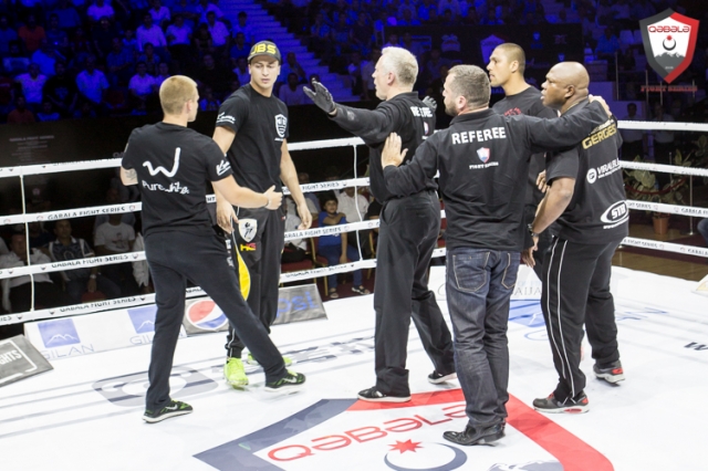 Как профессиональные бои перерастают в массовые драки Как профессиональные бои перерастают в массовые драки