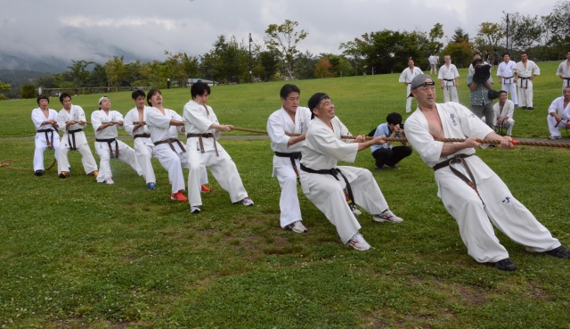 Перетягивание каната в Японии Перетягивание каната в Японии