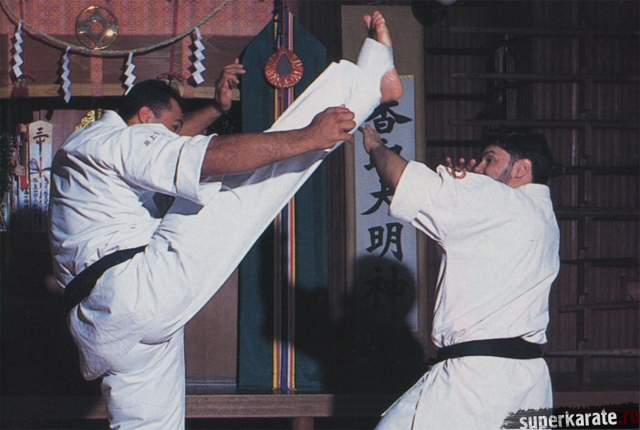 Ороши какато гери в исполнении бразильского бойца Франциско Филио Ороши какато гери в исполнении бразильского бойца Франциско Филио