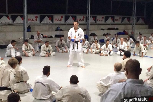 Дмитрий Савельев проводит тренировку