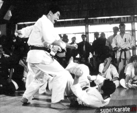 Акира Масуда прошел тест 100 кумитэ (100 боев) Акира Масуда прошел тест 100 кумитэ (100 боев)