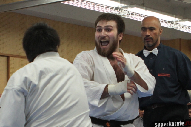 Тариел Николеишвили использует крик в 100 бою на Хякунин кумитэ