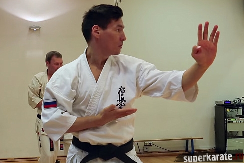 Бату Хасиков завершил выступления в кикбоксинге, но продолжил занятия киокушинкай