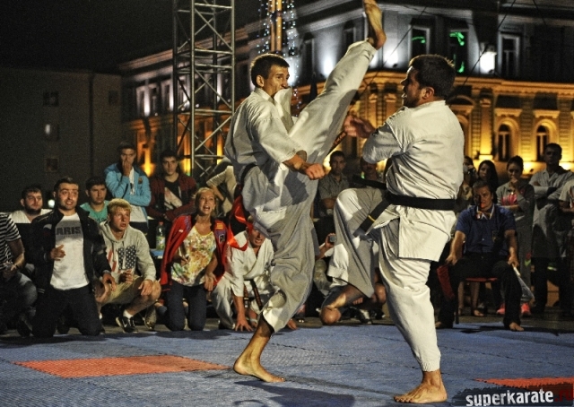 Николай Давыдов и Василий Самадуров в рейтинговом поединке Киокушин профи