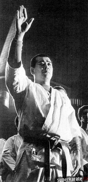 Сато Кацуаки победитель первого Чемпионата мира по киокушинкай Сато Кацуаки победитель первого Чемпионата мира по киокушинкай