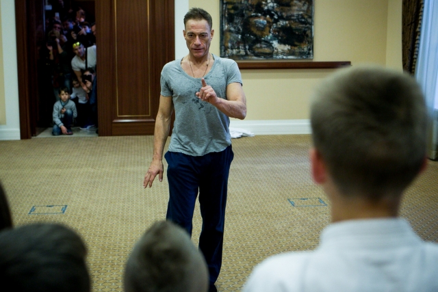 Жан-Клод Ван Дамм и каратисты