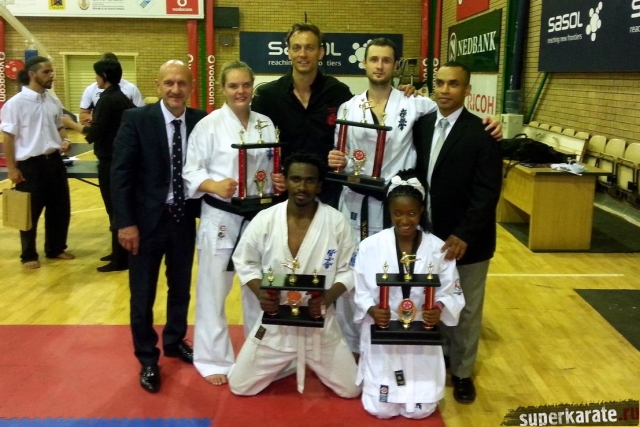 Владимир Сычин и Дмитрий Родичкин с южноафриканскими призерами и организаторами