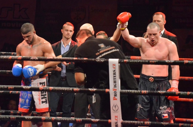 Ян Сокуп победил Хучина Файсаля Ян Сокуп победил Хучина Файсаля