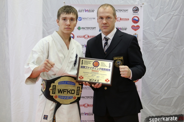 Победитель Евгений Мамро с тренером Андреем Бурой