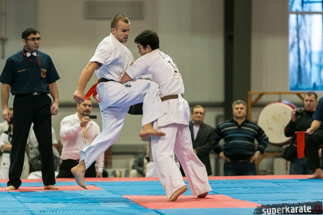 Юрий Каляпин в атаке Юрий Каляпин в атаке