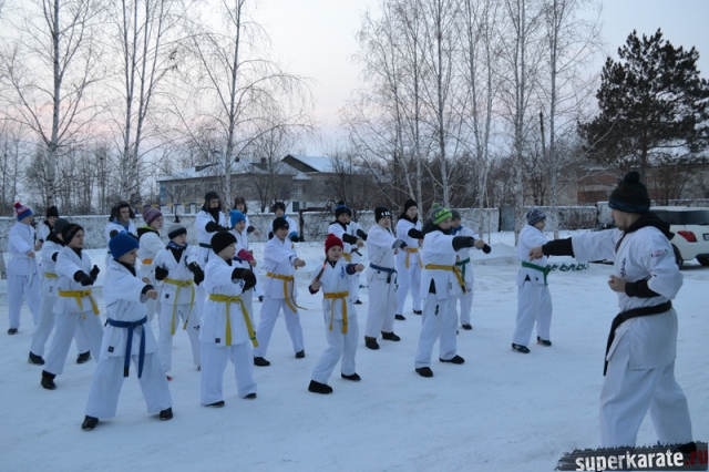 Каратисты на снегу Каратисты на снегу