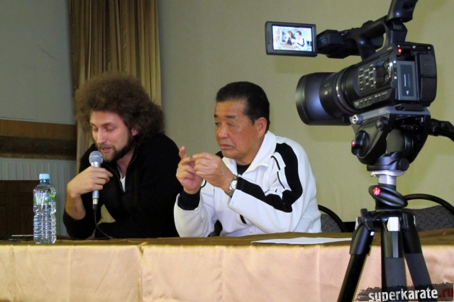 Юзо Года на конференции Юзо Года на конференции