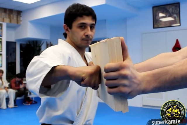 Тамэшивари - маваши цуки