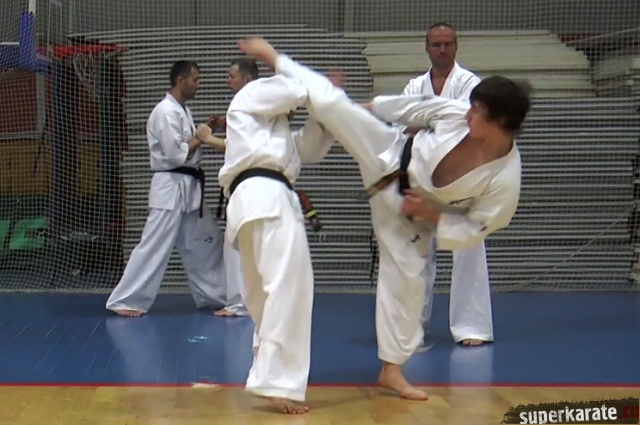 Амет Юнусов бьет брата ))) Амет Юнусов бьет брата )))