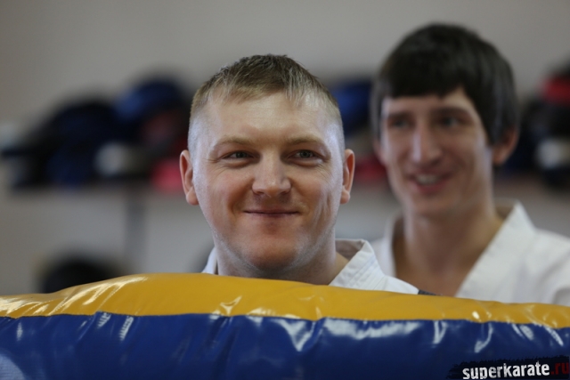 Андрей Степин помогает готовится Николаю Давыдову Андрей Степин помогает готовится Николаю Давыдову