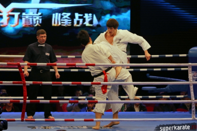 Нокаут коленом от Николая Давыдова