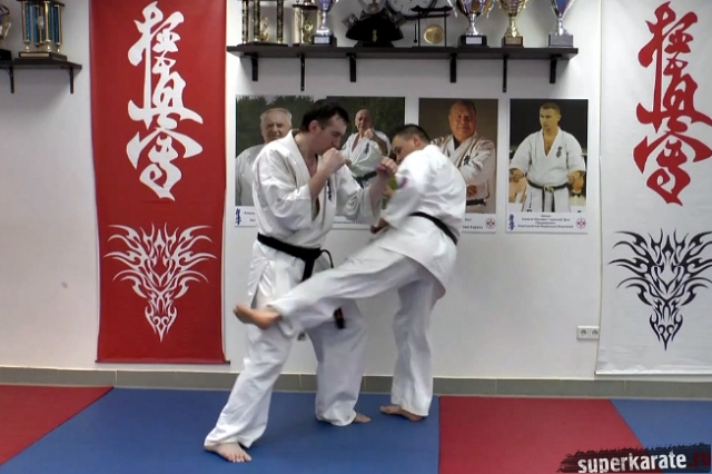 Лоу кик в дальнюю ногу Лоу кик в дальнюю ногу