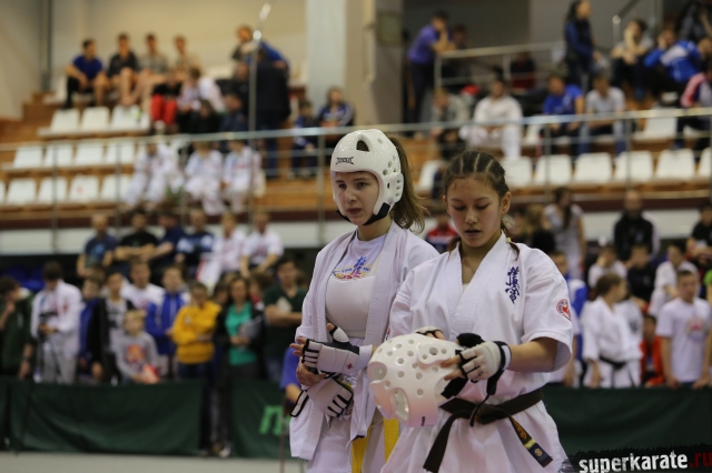 Юные каратистки Юные каратистки