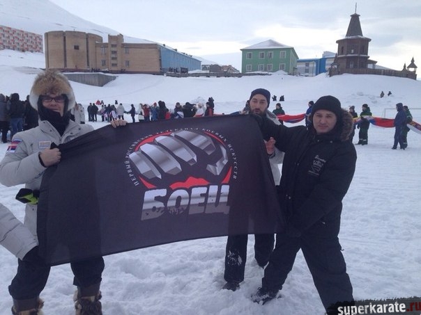 Флаг телеканала «Боец» на Шпицбергене