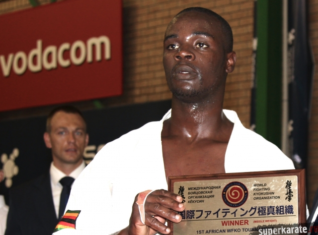 Тангаи Мланга - жертва расизма?