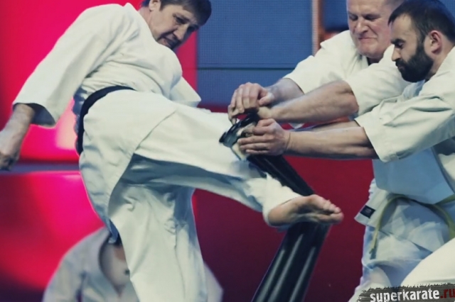 Тамешивари. Разбивание бейсбольных бит Тамешивари. Разбивание бейсбольных бит