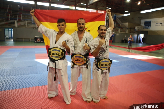 Чемпионские пояса остались в Испании Чемпионские пояса остались в Испании