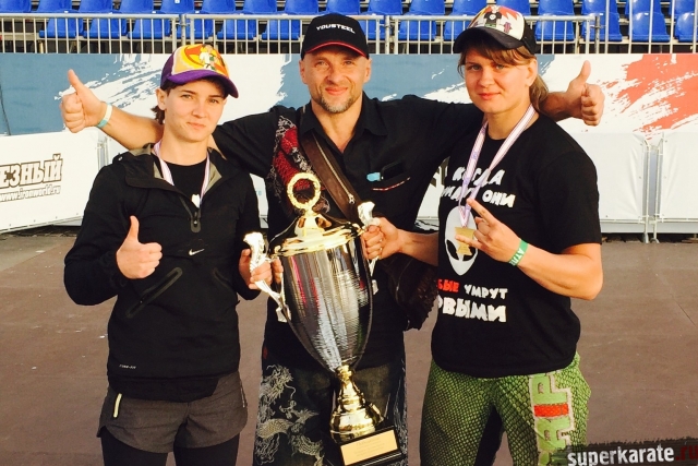 Евгений Ильмов с победительницами Большого Летнего Кубка на приз «Гераклиона»