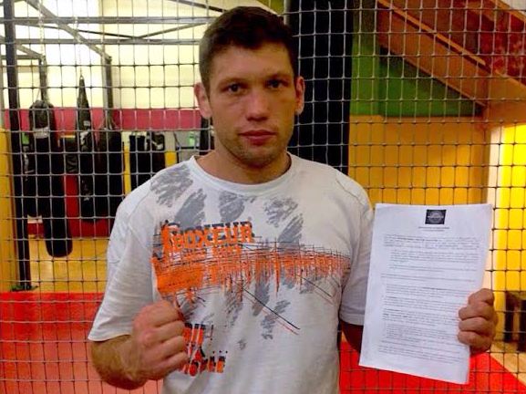 Кикбоксер Александр Стецуренко подписал контракт с The Circle