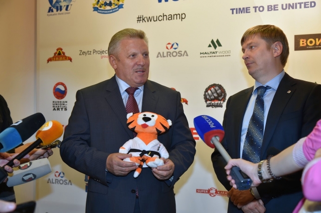 Губернатор Хабаровского края Вячеслав Шпорт