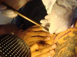 Нанесение татуировки