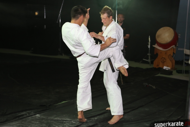 Бату Хасиков и Игорь Ряднов на съемке проморолика к Чемпионату мира Бату Хасиков и Игорь Ряднов на съемке проморолика к Чемпионату мира