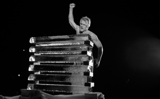 Тамэсивари. Дольф Лундгрен разбивает лед Тамэсивари. Дольф Лундгрен разбивает лед