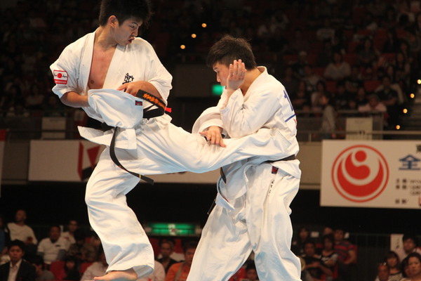 Ацуси Кавасэ