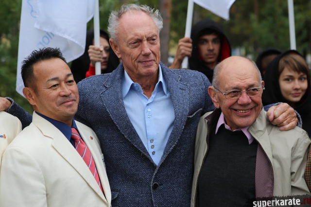 Кендзи Мидори, Люк Холландер, Стив Арнейл Кендзи Мидори, Люк Холландер, Стив Арнейл