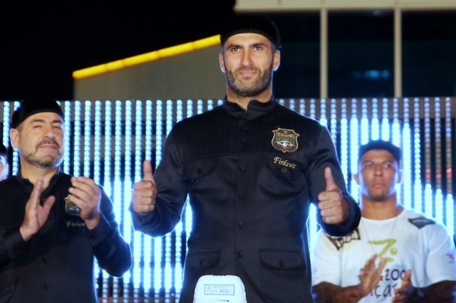 Лечи Курбанов на взвешивании Лечи Курбанов на взвешивании