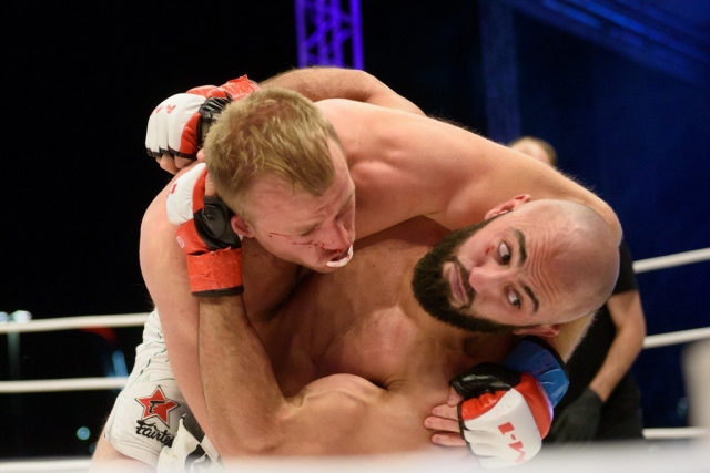 «неоднозначный» бой Дмитрия Войтова и Адама Яндиева «неоднозначный» бой Дмитрия Войтова и Адама Яндиева