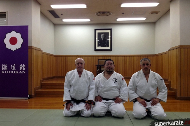 Шихан Борис Глушенков с товарищами по татами в Кодокане