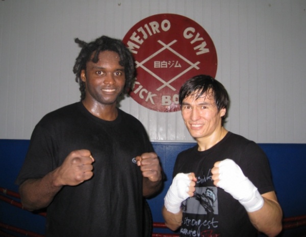 Бату Хасиков тренируется вместе с Эвертоном Тексейрой