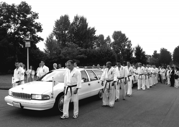 На похороны Питера Смита съехались тысячи каратистов со всей Европы