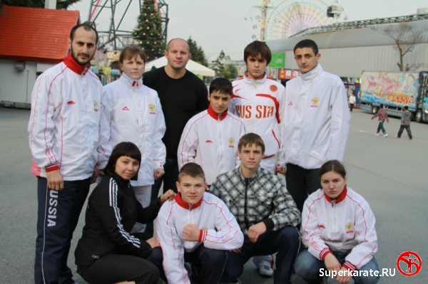 Федор Емельяненко и московско-уральская сборная по каратэ киокушинкай в Японии