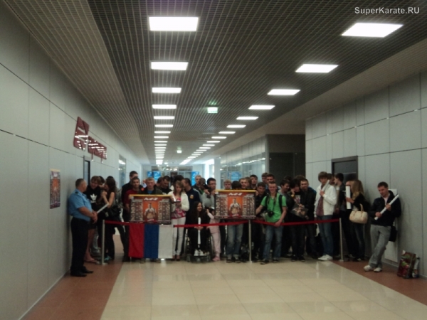 Болельщики Федора Емельяненко в Шереметьево