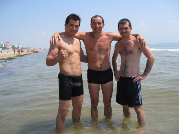 Бату Хасиков, тренер по лоу Фаригат Касымов и ЗМС по кику Зураб Фароян