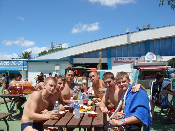 В аквапарке с Цукамото и Кашиваги