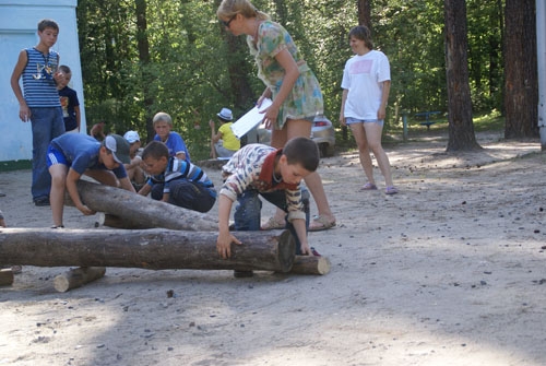 Ленина уже нет, а субботников и бревен еще полно )